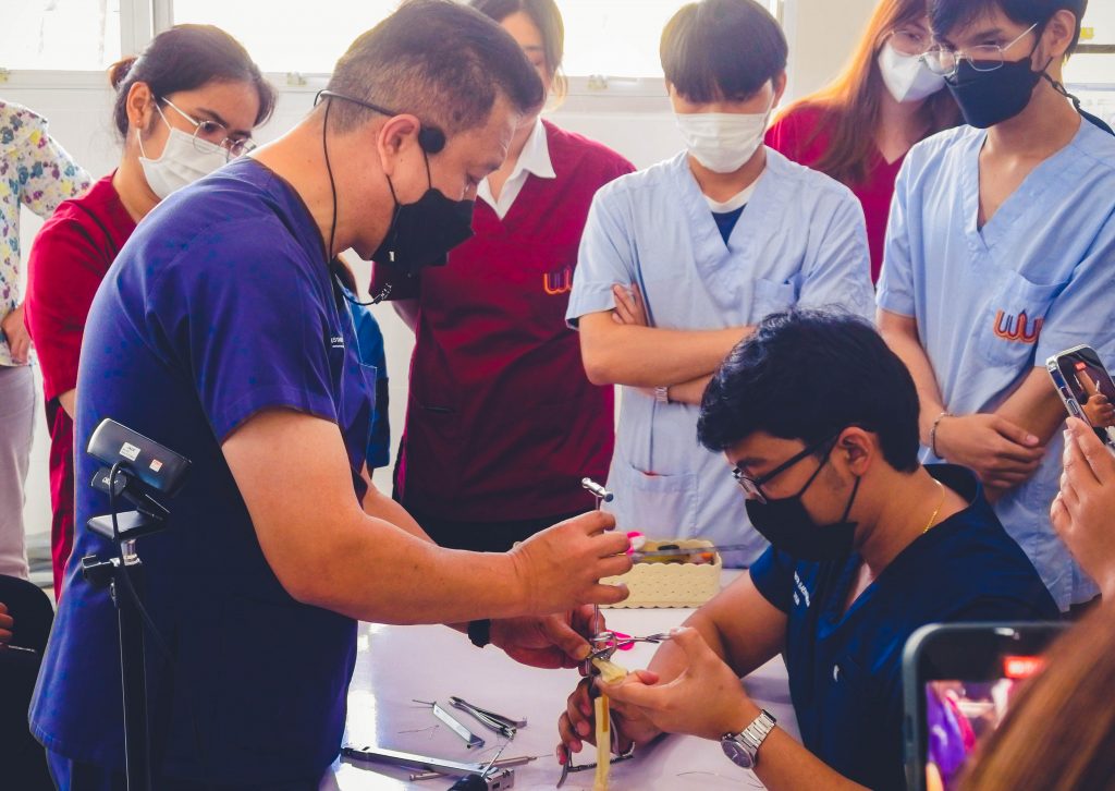 3rd-year veterinary student studying operation in orthopedic surgery