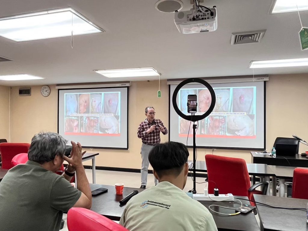 สัตวแพทย์ ม.วลัยลักษณ์ จัดโครงการบรรยายให้ความรู้เครือข่ายผู้เลี้ยงสุกรในจังหวัดนครศรีธรรมราช