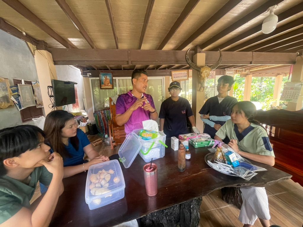 วิทยาลัยสัตวแพทยศาสตร์อัครราชกุมารี จัดกิจกรรมบริการวิชาการบูรณาการการเรียนการสอนในการฝึกปฏิบัติการจัดการดูแลสุขภาพสุกร ให้กับกลุ่มวิสาหกิจชุมชมผู้เลี้ยงหมูครบวงจร ชุมชนสาธิตวลัยลักษณ์พัฒนา