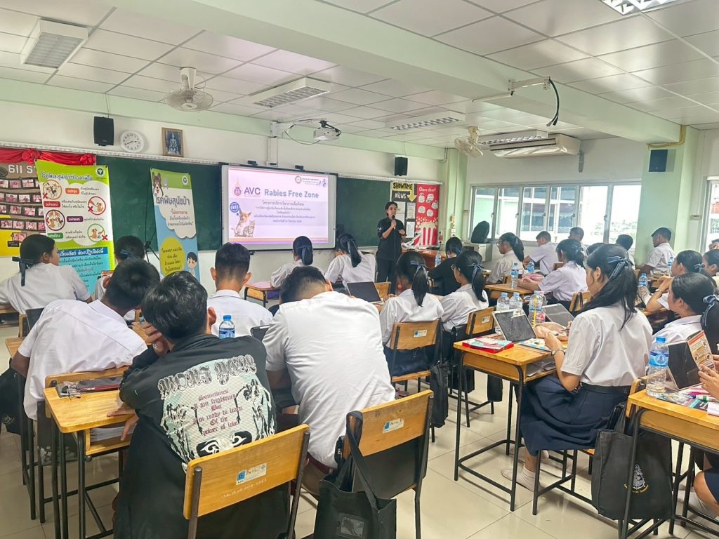 วิทยาลัยสัตวแพทยศาสตร์ฯ จัดโครงการให้ความรู้เรื่องโรคพิษสุนัขบ้า แก่นักเรียนโรงเรียนกัลยาณีศรีธรรมราช